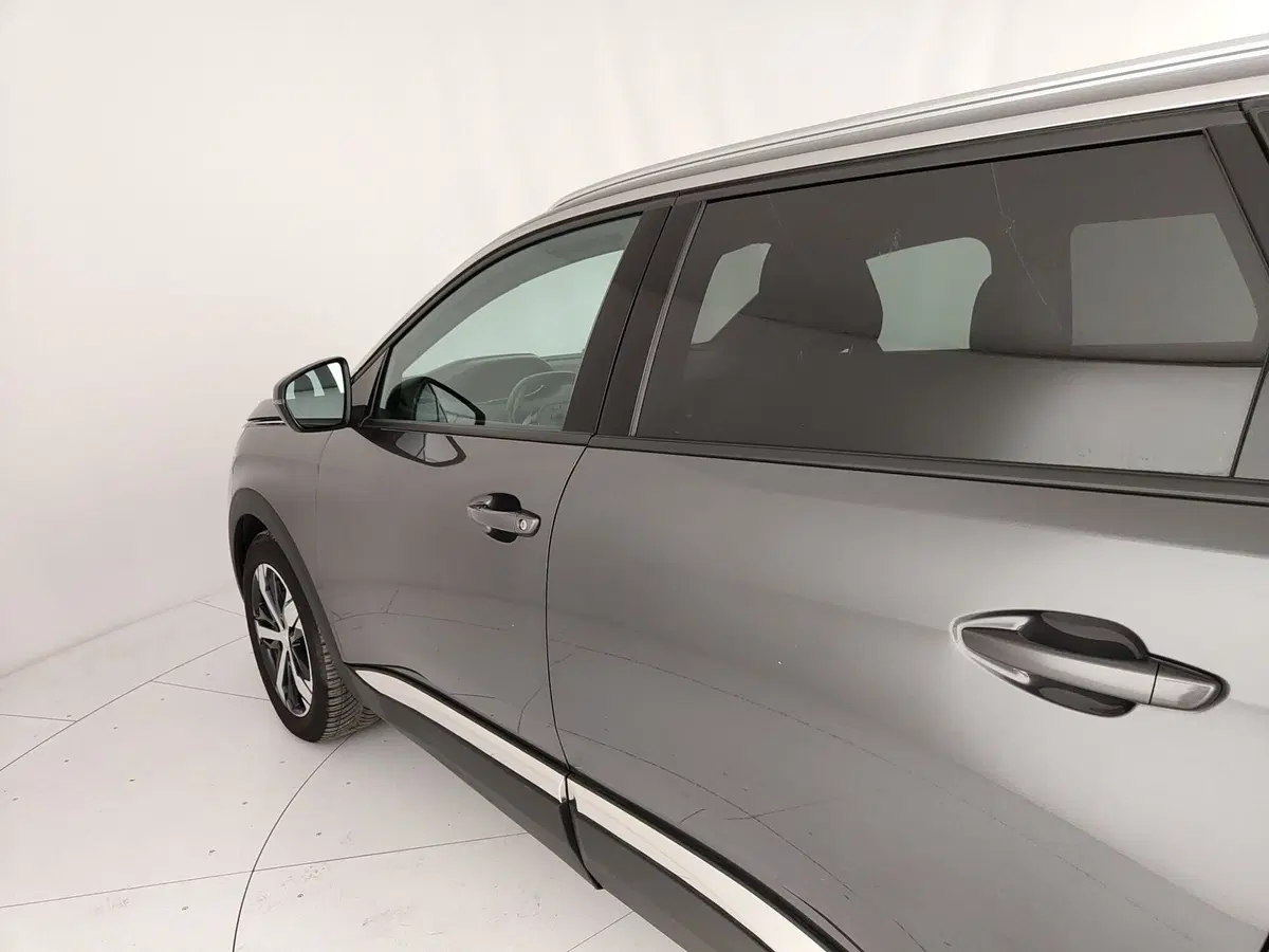 Peugeot 5008 usata a Caserta (13)