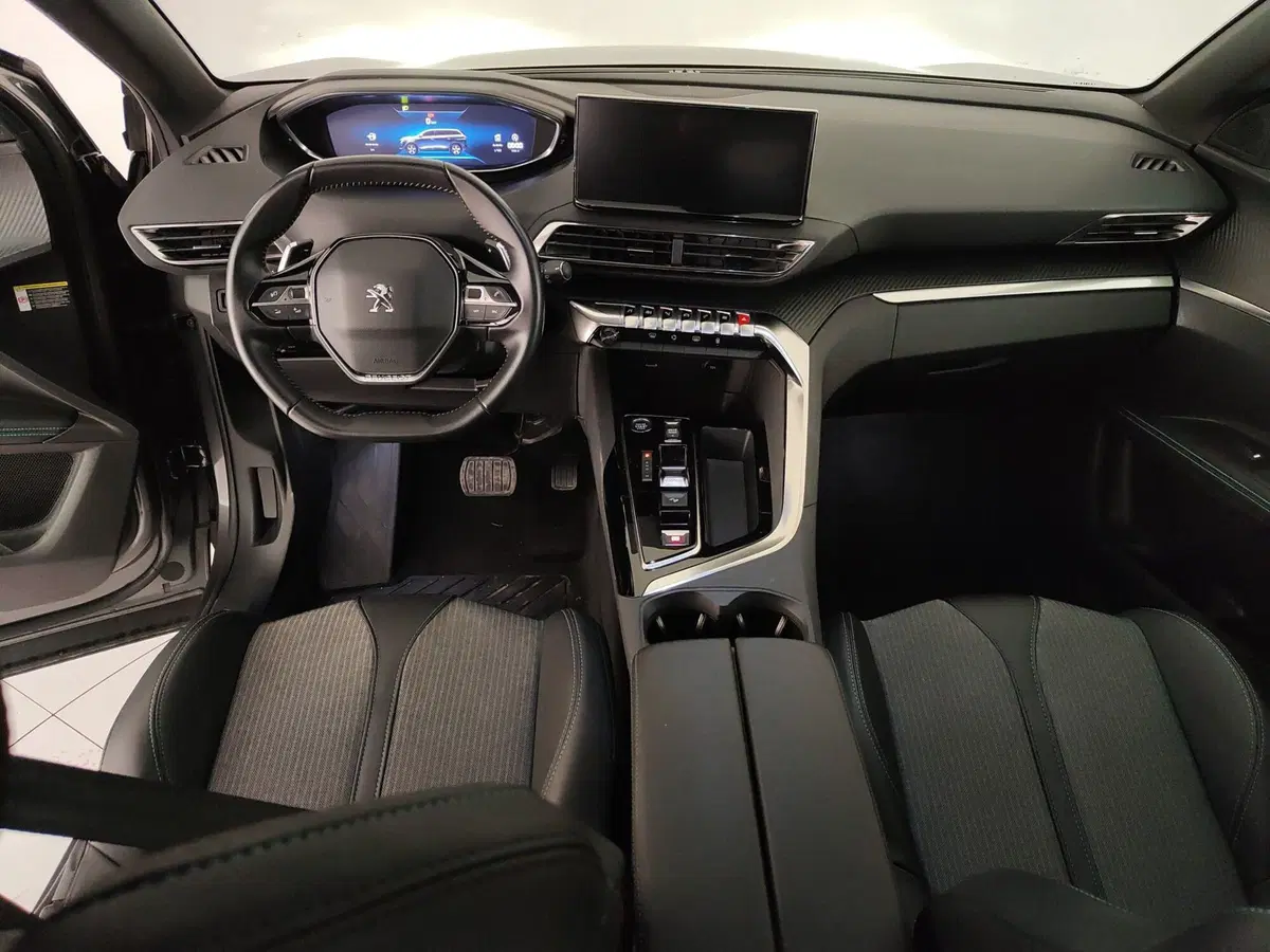 Peugeot 5008 usata a Caserta (16)