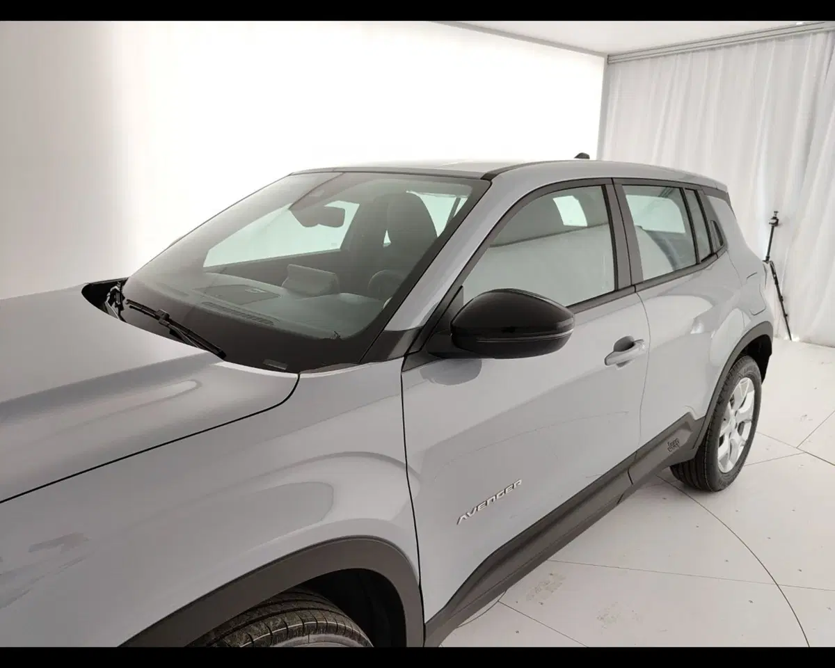 Jeep Avenger nuova a Caserta (13)