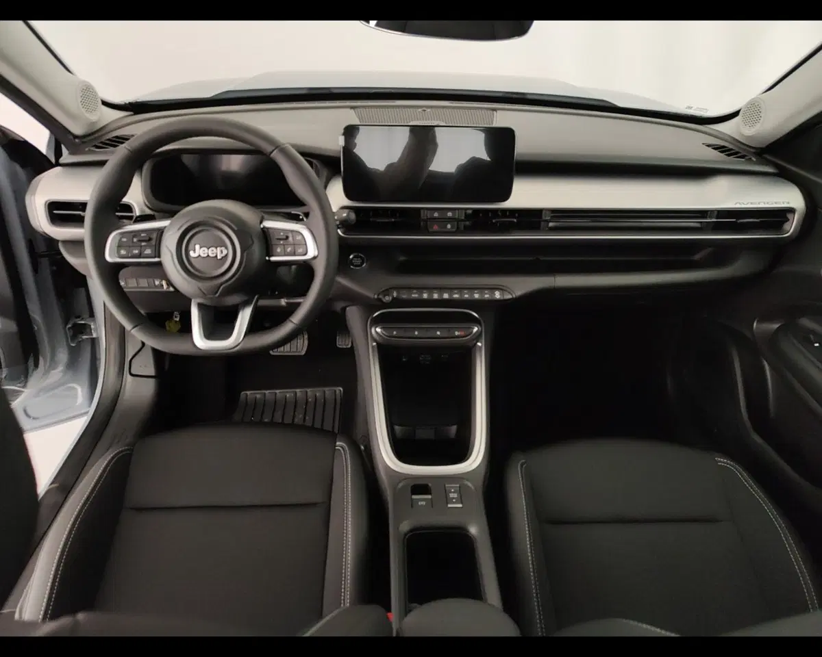 Jeep Avenger nuova a Caserta (14)