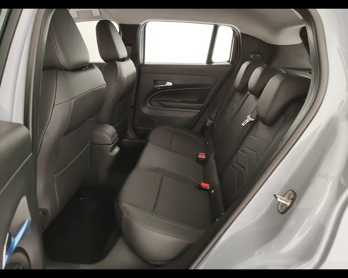 Jeep Avenger nuova a Caserta (17)