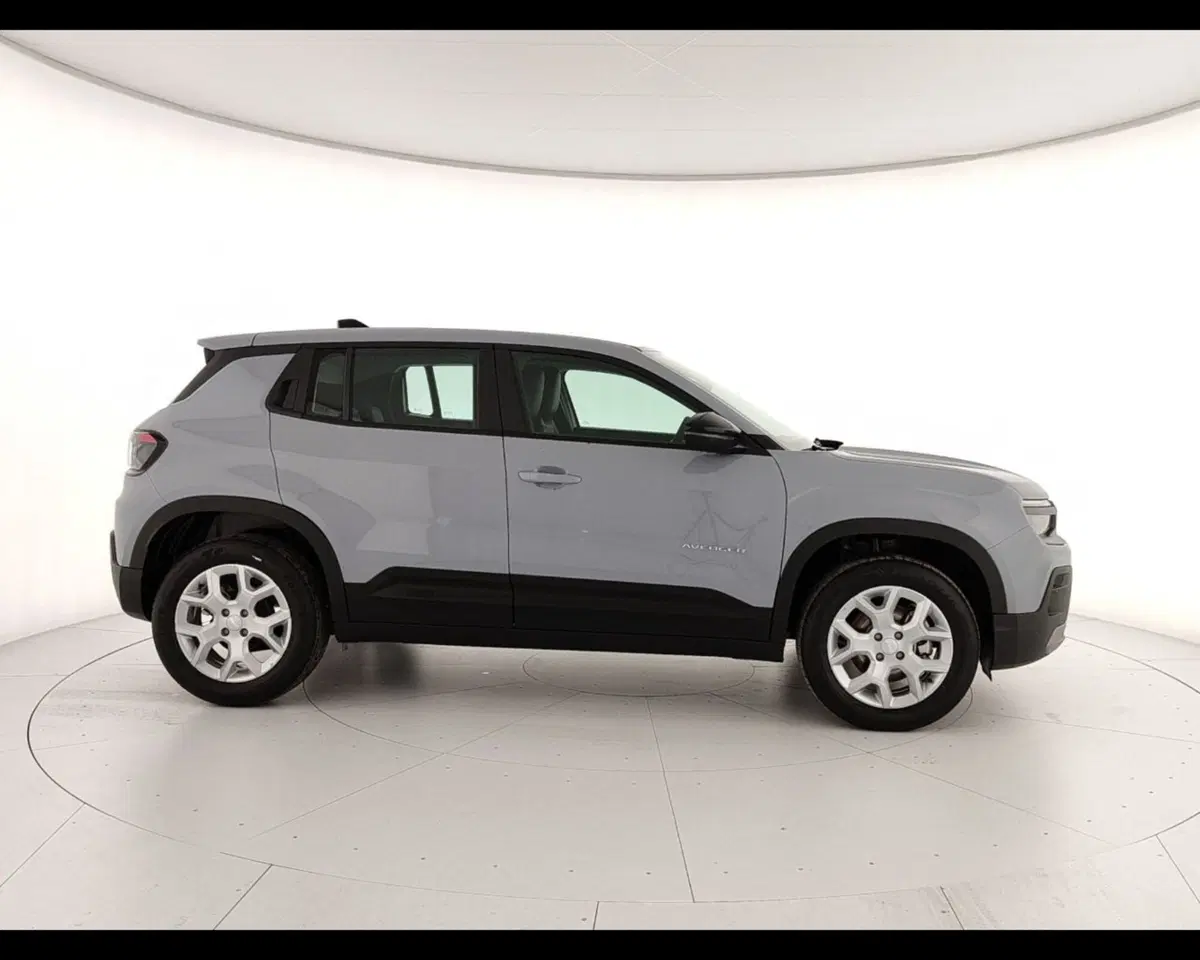 Jeep Avenger nuova a Caserta (8)