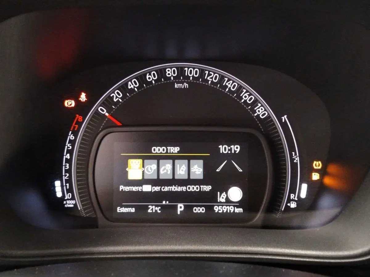 Toyota Aygo X usata a Roma (8)