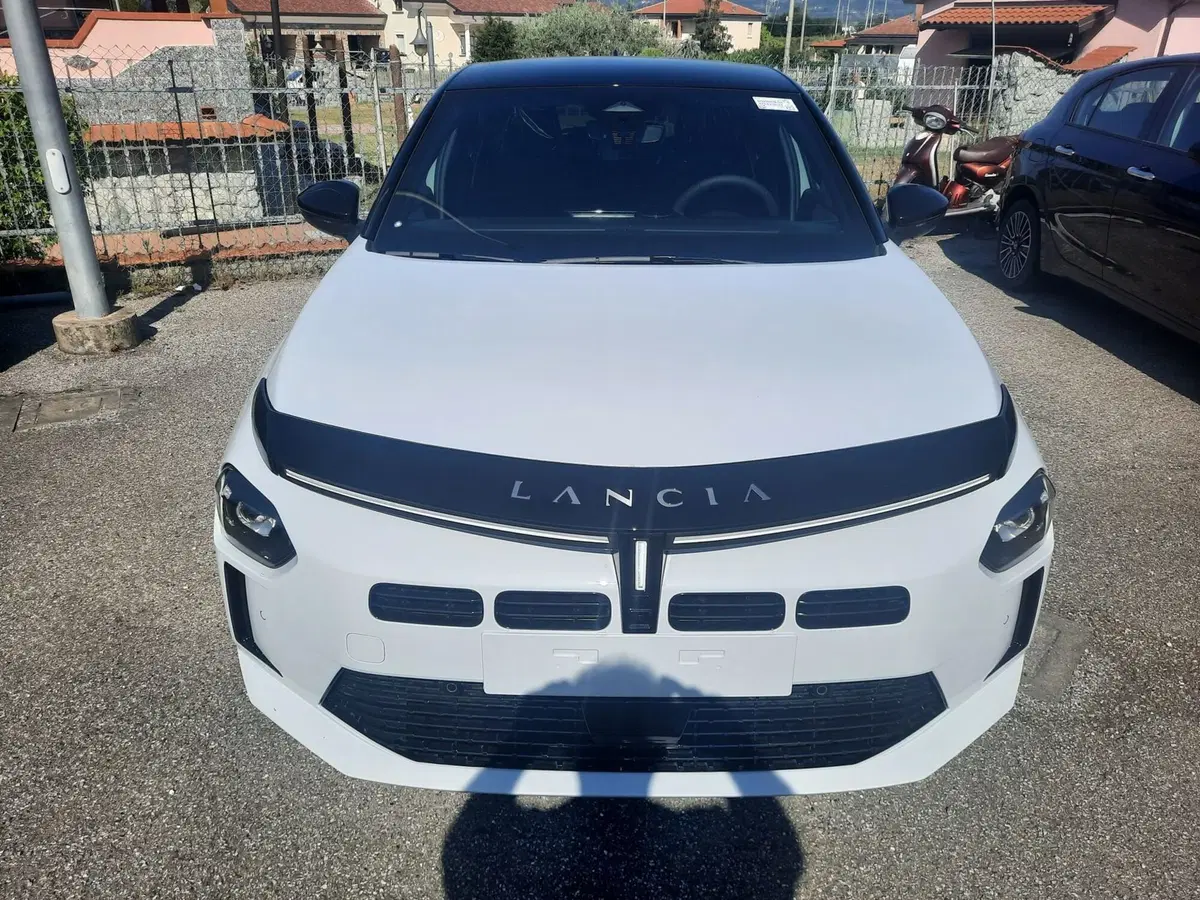 Lancia Ypsilon nuova a La Spezia (2)