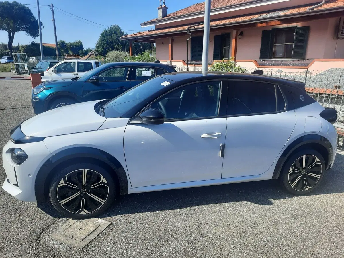 Lancia Ypsilon nuova a La Spezia (4)