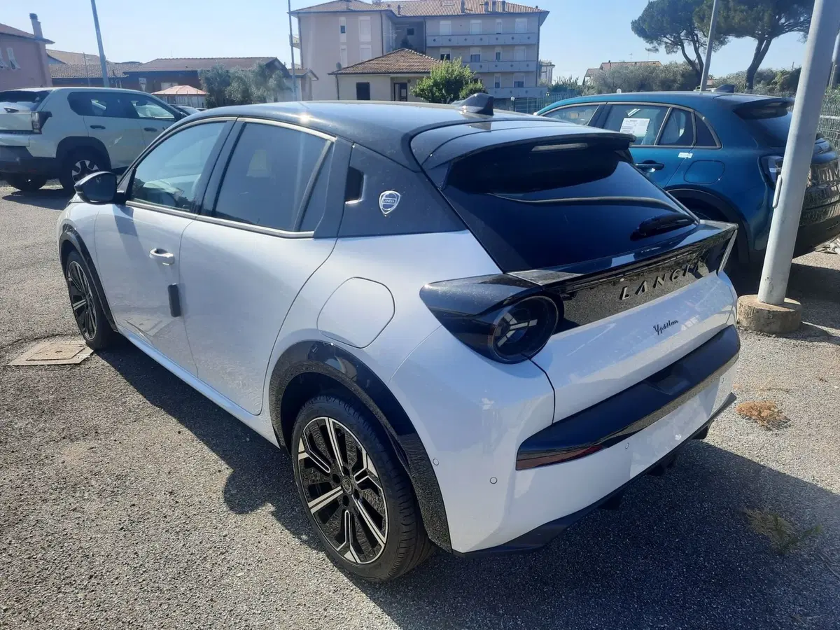 Lancia Ypsilon nuova a La Spezia (5)