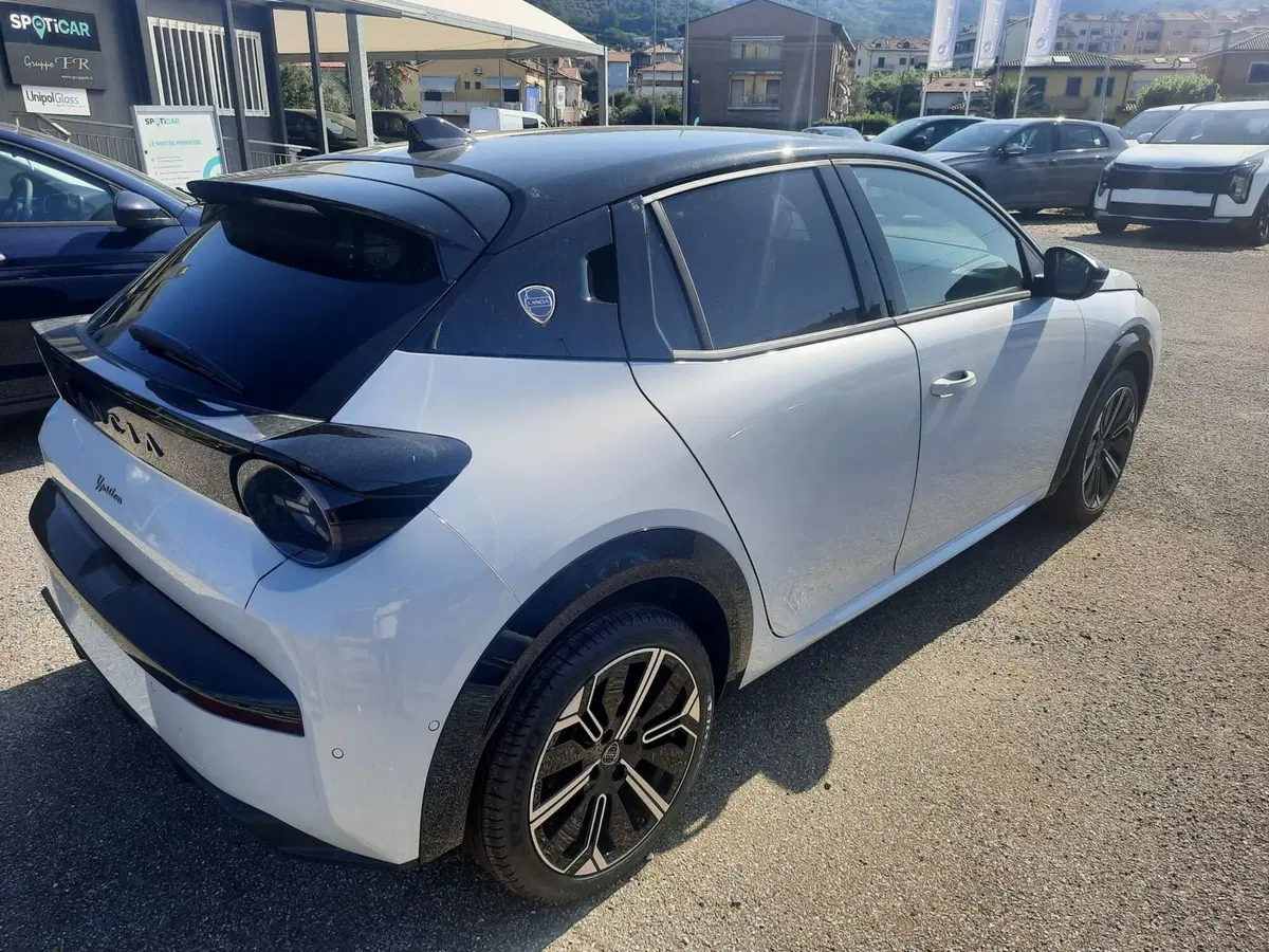 Lancia Ypsilon nuova a La Spezia (7)