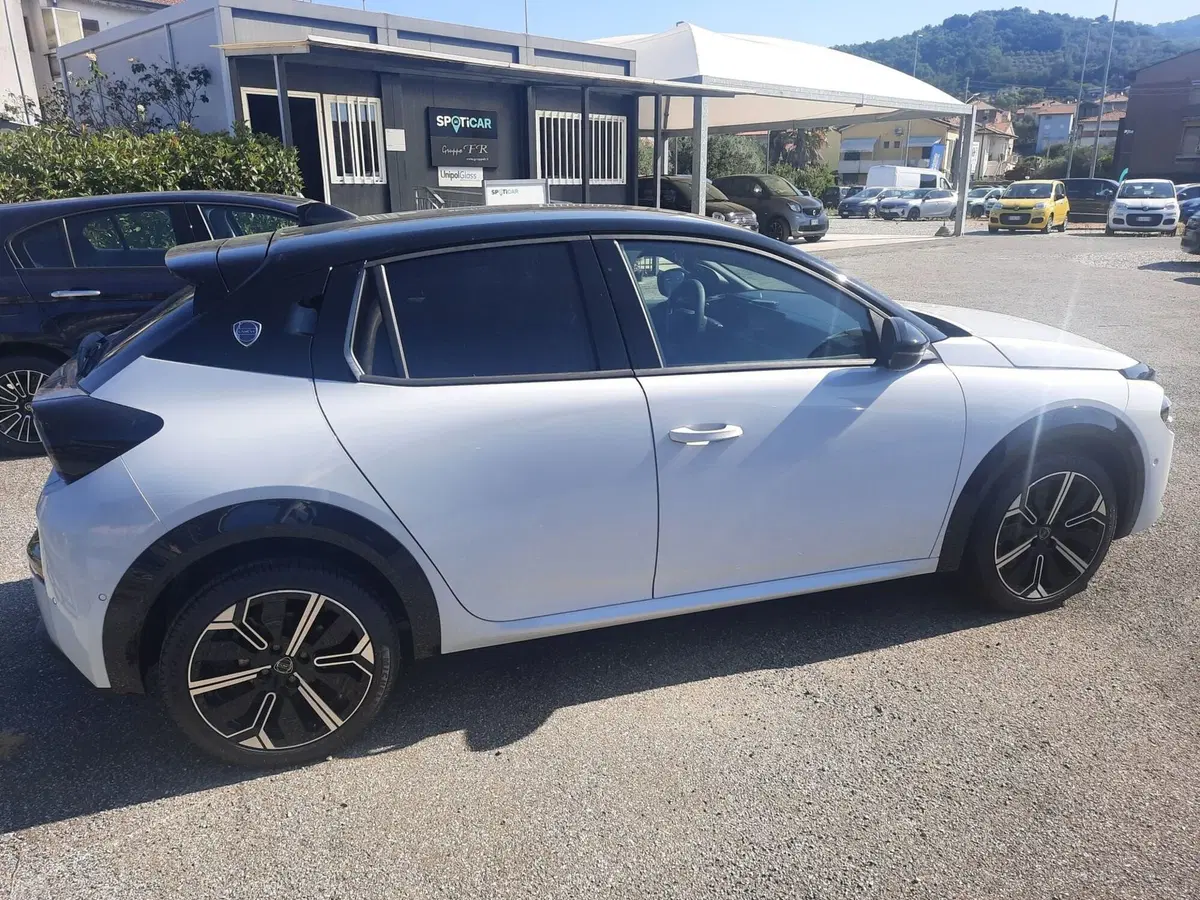 Lancia Ypsilon nuova a La Spezia (8)