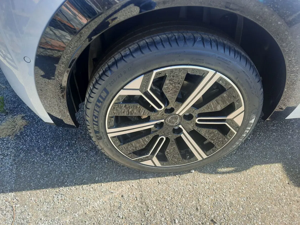 Lancia Ypsilon nuova a La Spezia (9)