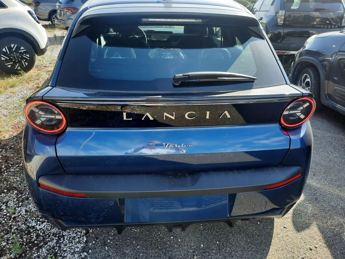 Lancia Ypsilon nuova a La Spezia (6)