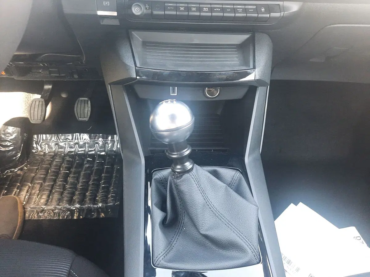 Lancia Ypsilon nuova a La Spezia (12)