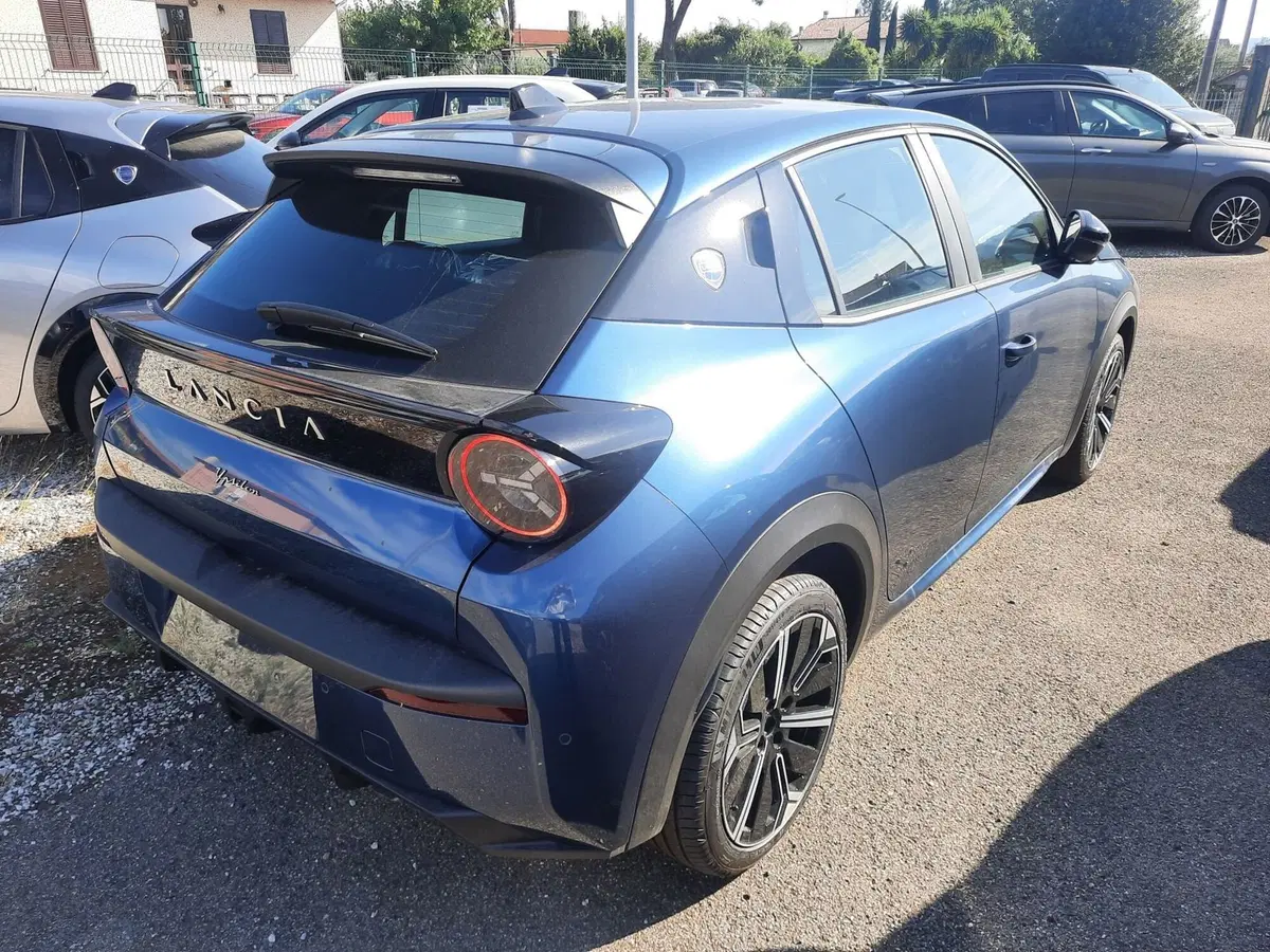 Lancia Ypsilon nuova a La Spezia (7)
