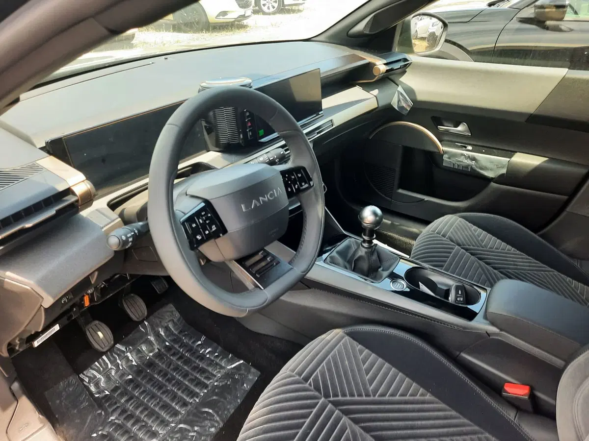 Lancia Ypsilon nuova a La Spezia (14)