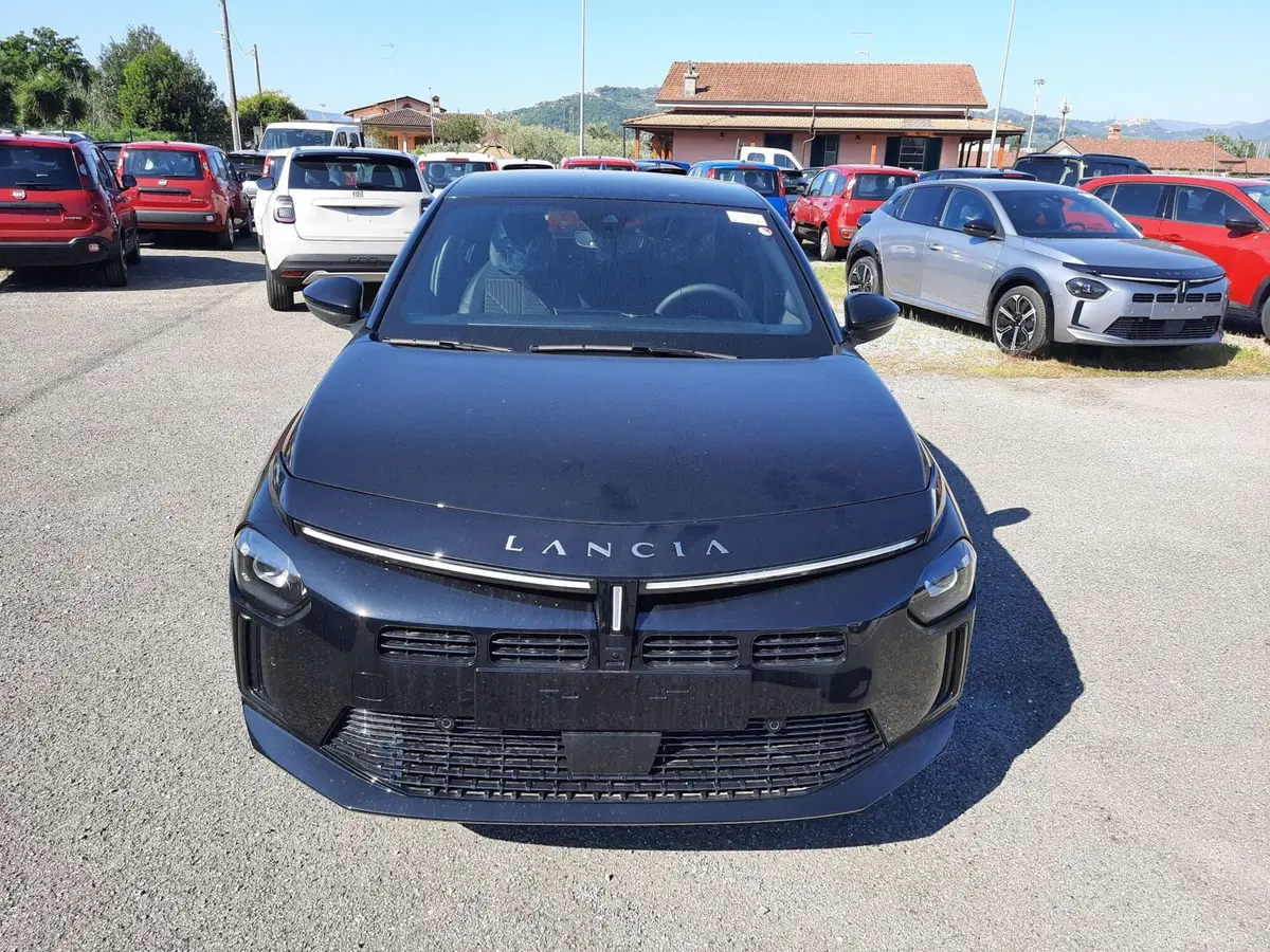 Lancia Ypsilon nuova a La Spezia (2)