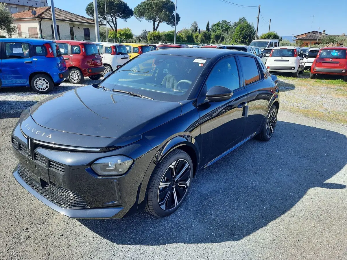 Lancia Ypsilon nuova a La Spezia (3)