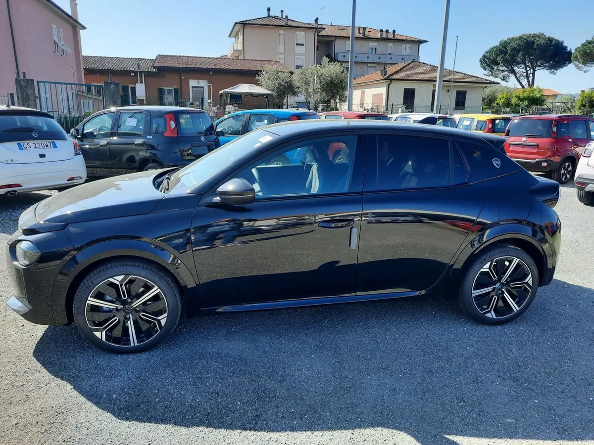 Lancia Ypsilon nuova a La Spezia (4)