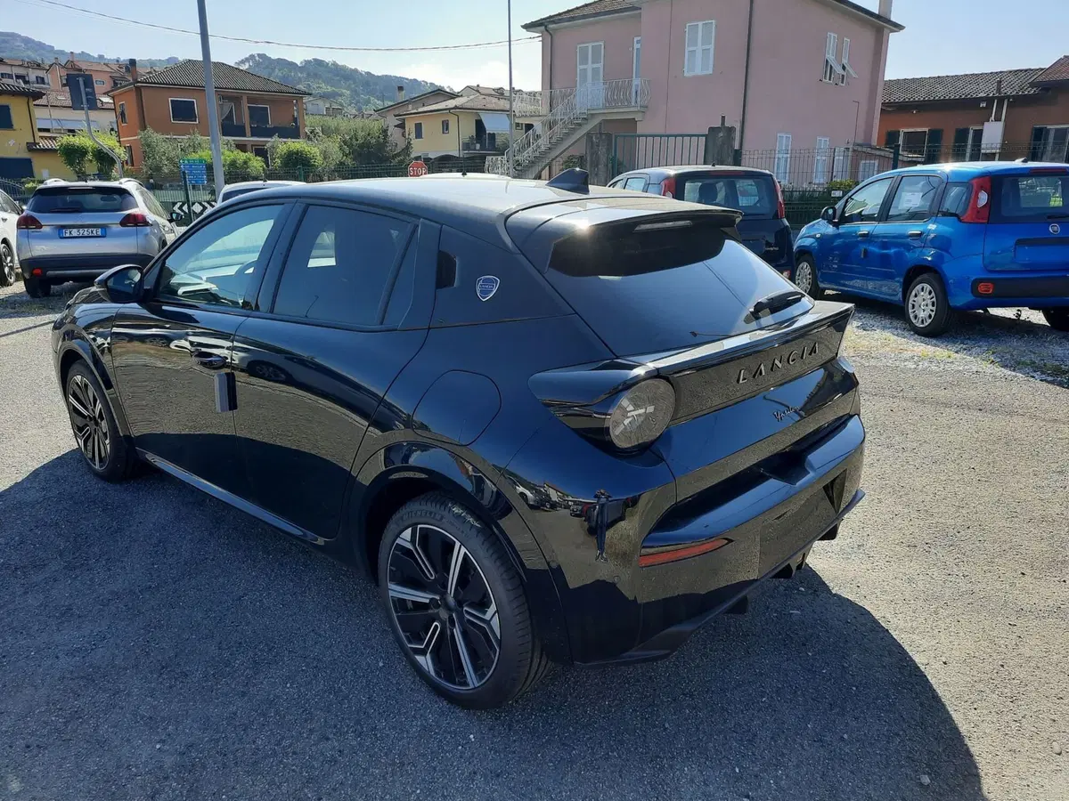 Lancia Ypsilon nuova a La Spezia (5)