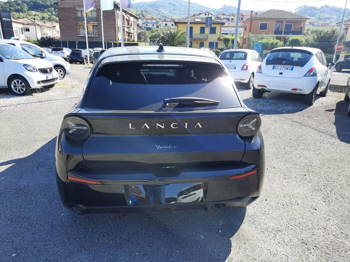 Lancia Ypsilon nuova a La Spezia (6)