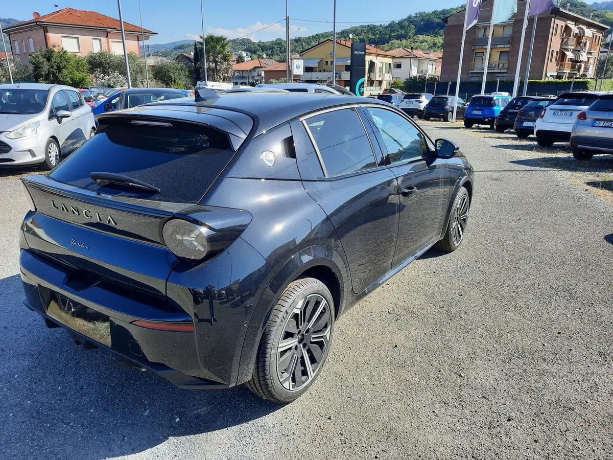 Lancia Ypsilon nuova a La Spezia (7)