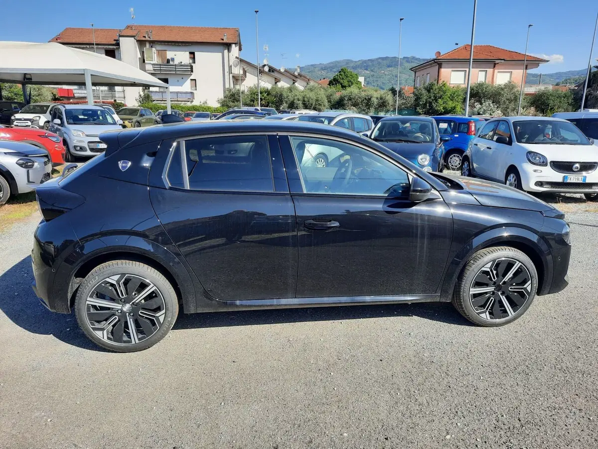 Lancia Ypsilon nuova a La Spezia (8)