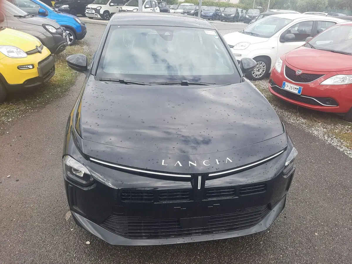 Lancia Ypsilon nuova a La Spezia (2)