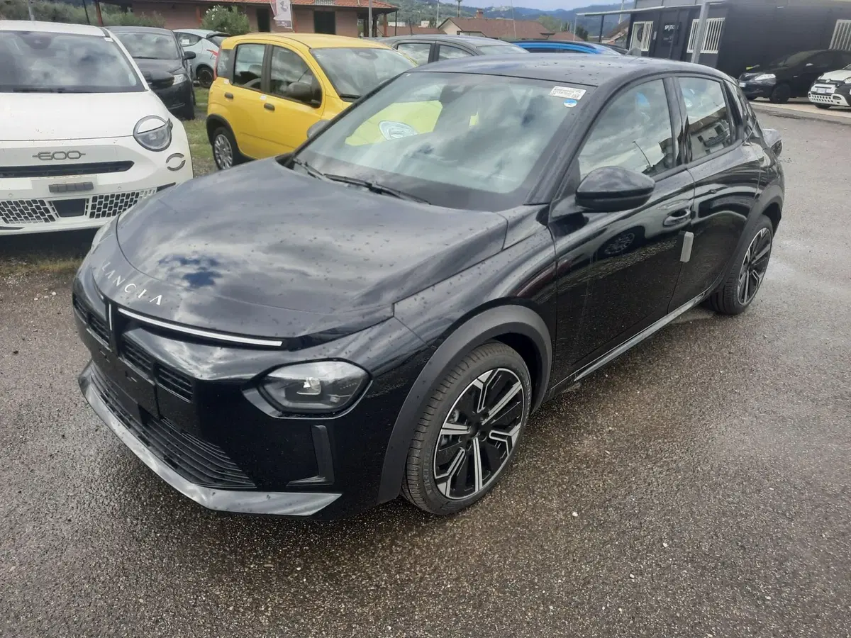 Lancia Ypsilon nuova a La Spezia (3)