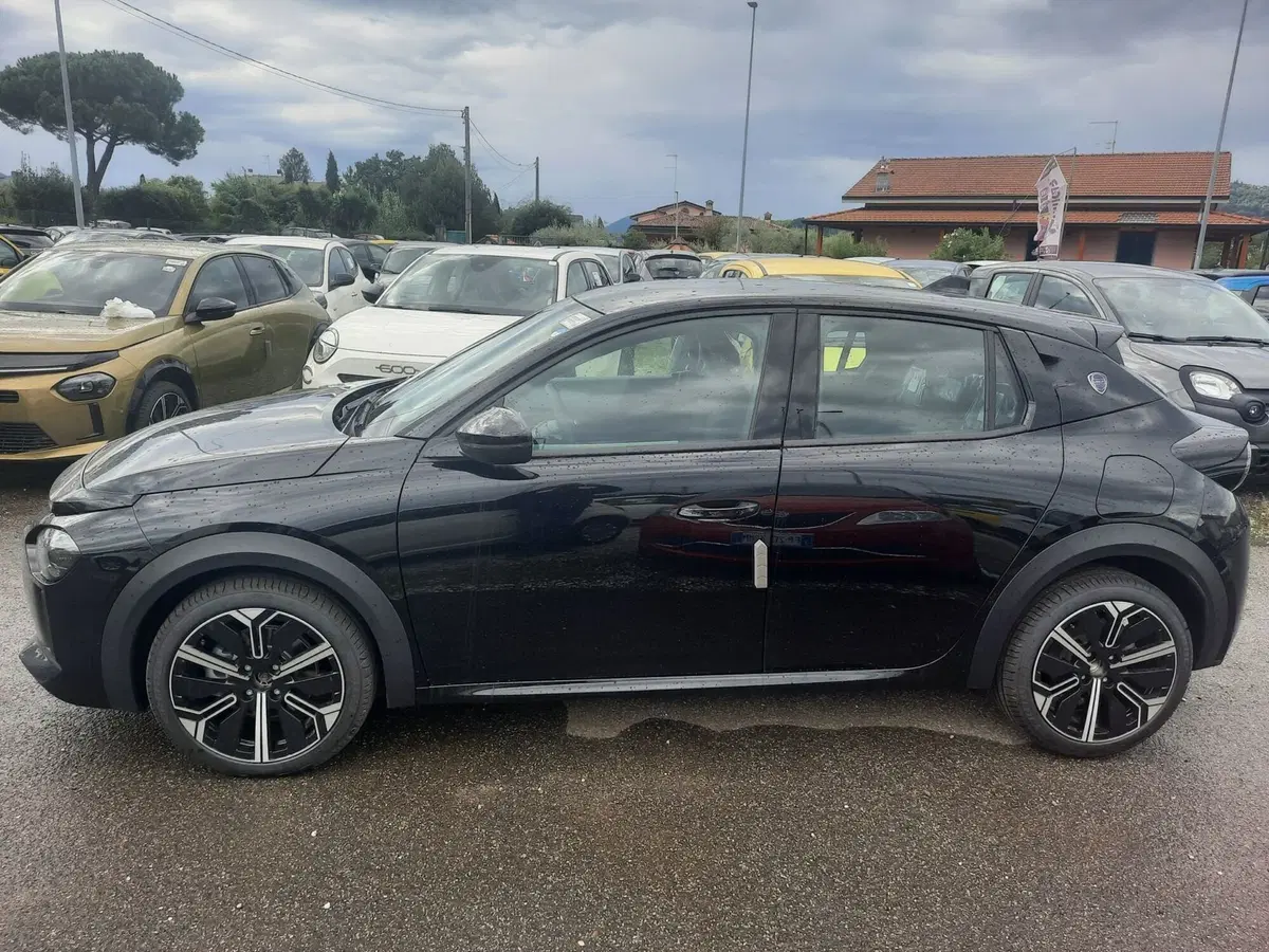 Lancia Ypsilon nuova a La Spezia (4)