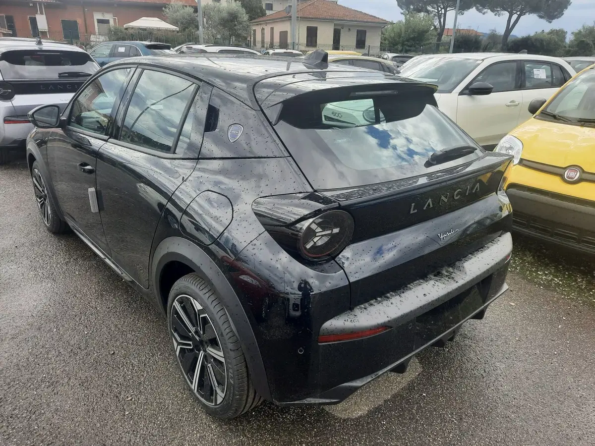 Lancia Ypsilon nuova a La Spezia (5)