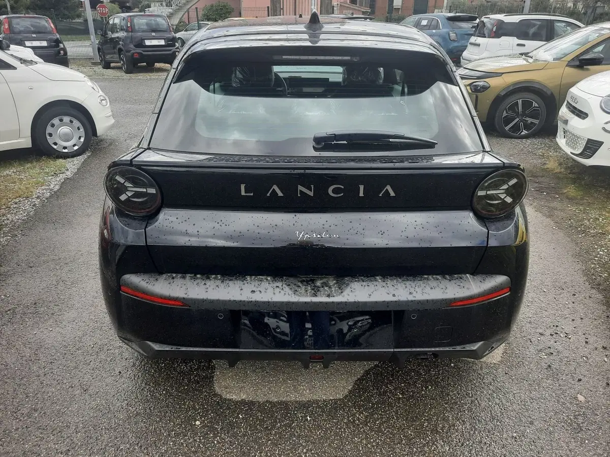 Lancia Ypsilon nuova a La Spezia (6)