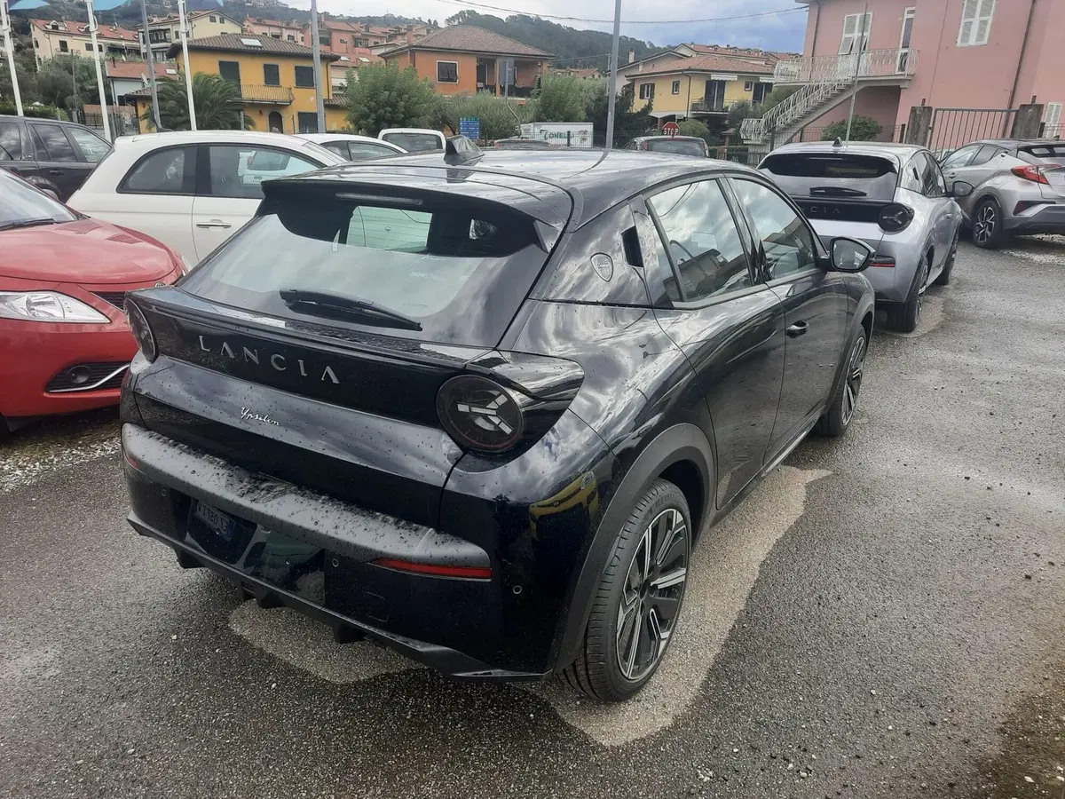 Lancia Ypsilon nuova a La Spezia (7)