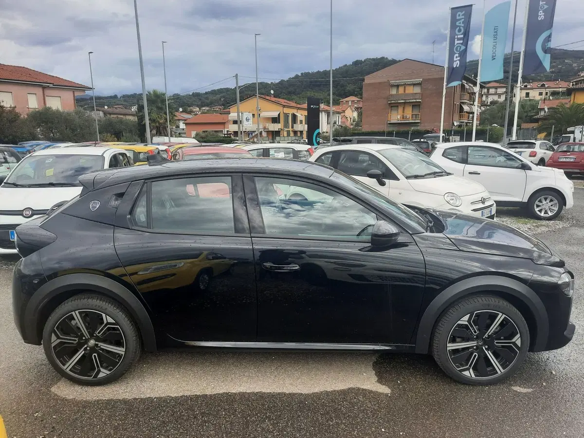 Lancia Ypsilon nuova a La Spezia (8)