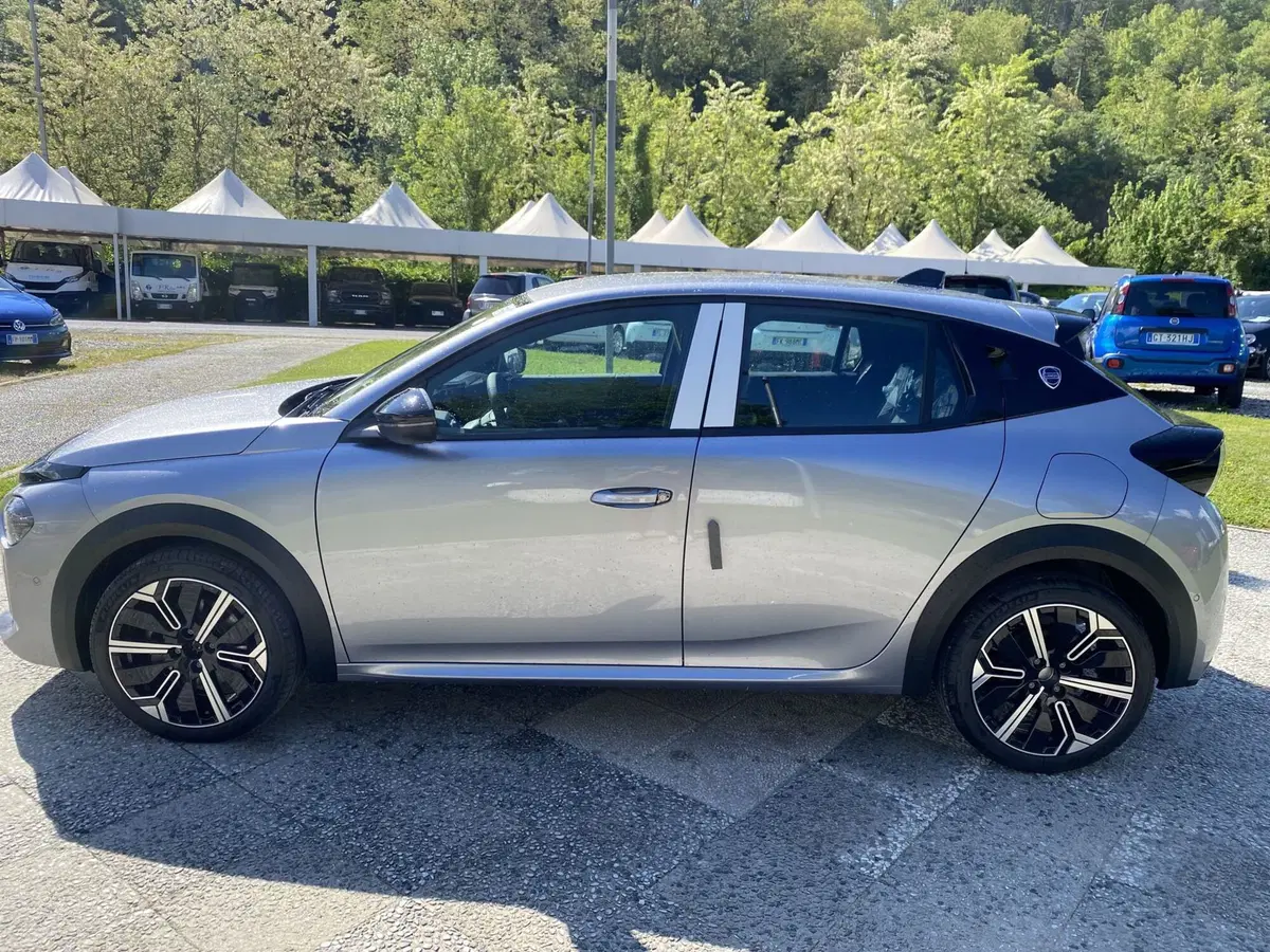 Lancia Ypsilon nuova a La Spezia (4)