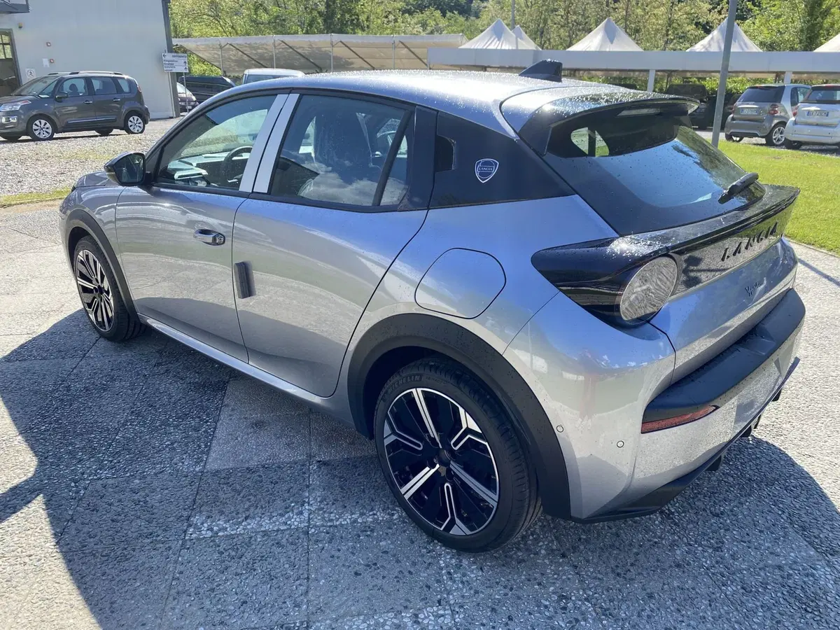 Lancia Ypsilon nuova a La Spezia (5)