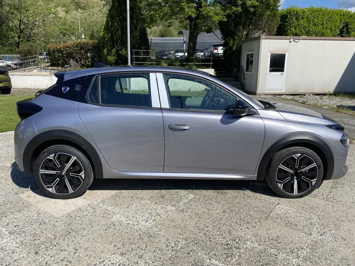 Lancia Ypsilon nuova a La Spezia (8)