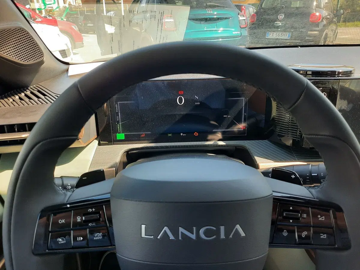 Lancia Ypsilon nuova a La Spezia (11)