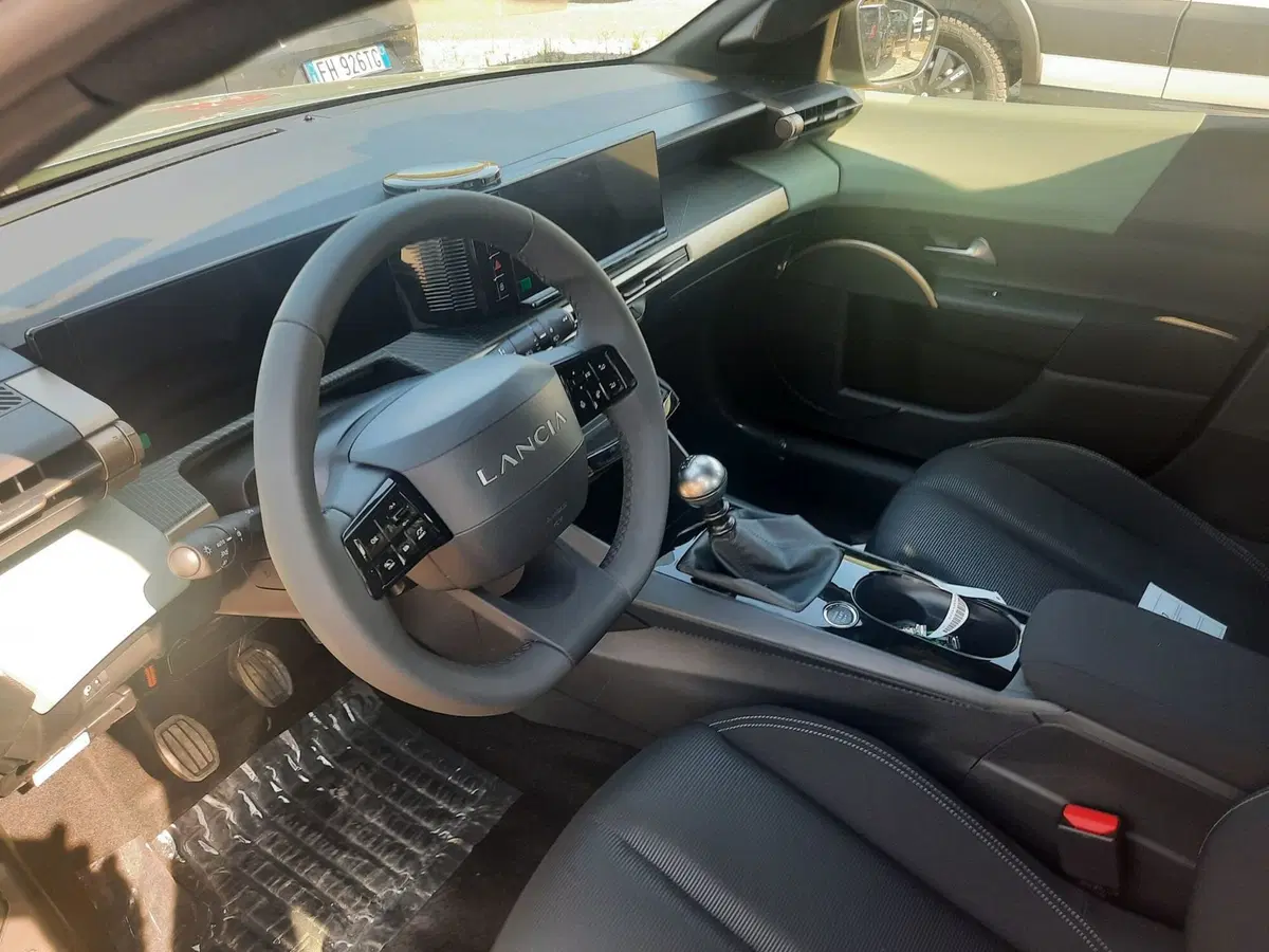 Lancia Ypsilon nuova a La Spezia (13)
