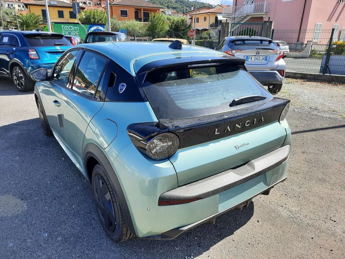 Lancia Ypsilon nuova a La Spezia (5)