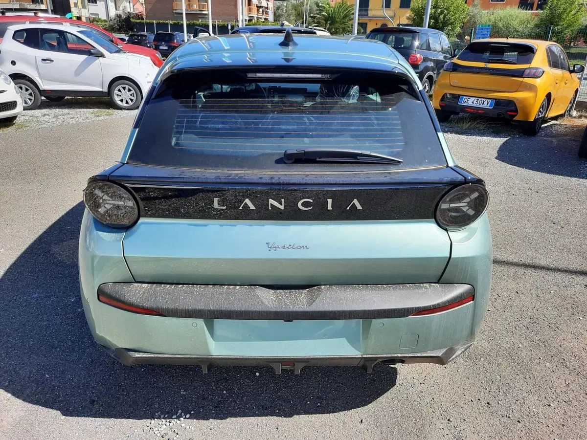 Lancia Ypsilon nuova a La Spezia (6)