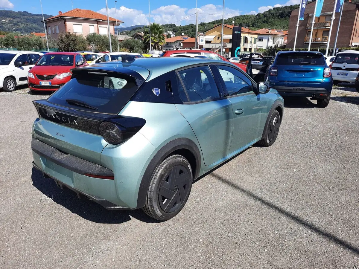 Lancia Ypsilon nuova a La Spezia (7)