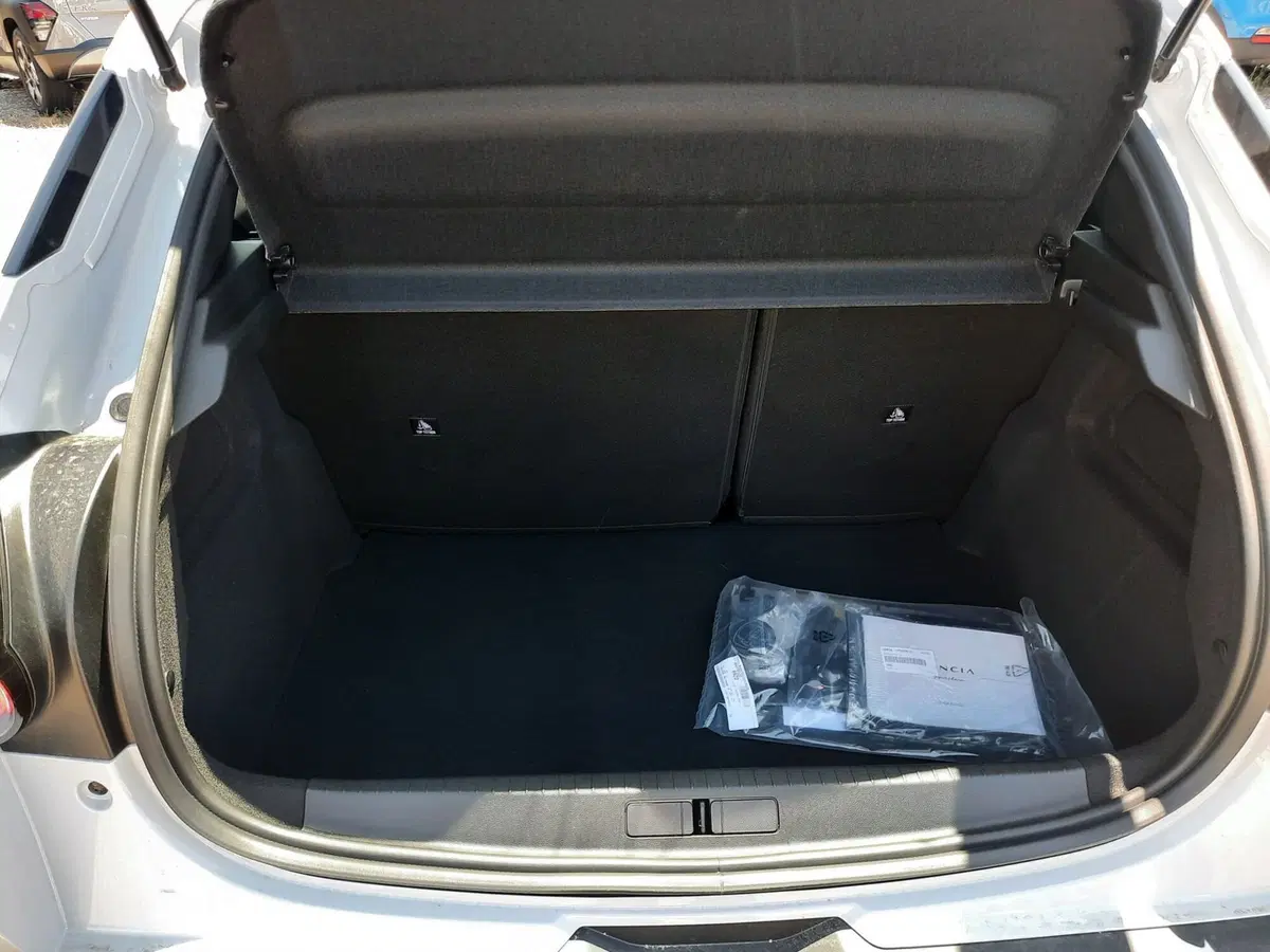 Lancia Ypsilon nuova a La Spezia (10)