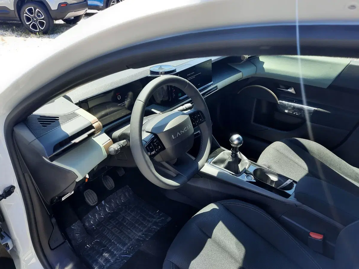 Lancia Ypsilon nuova a La Spezia (13)
