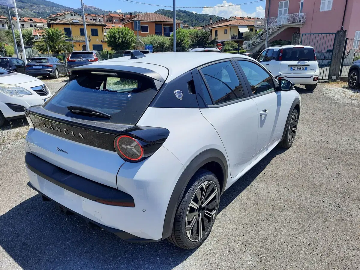 Lancia Ypsilon nuova a La Spezia (7)