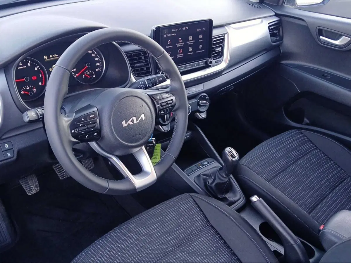 Kia Stonic usata a Livorno (13)