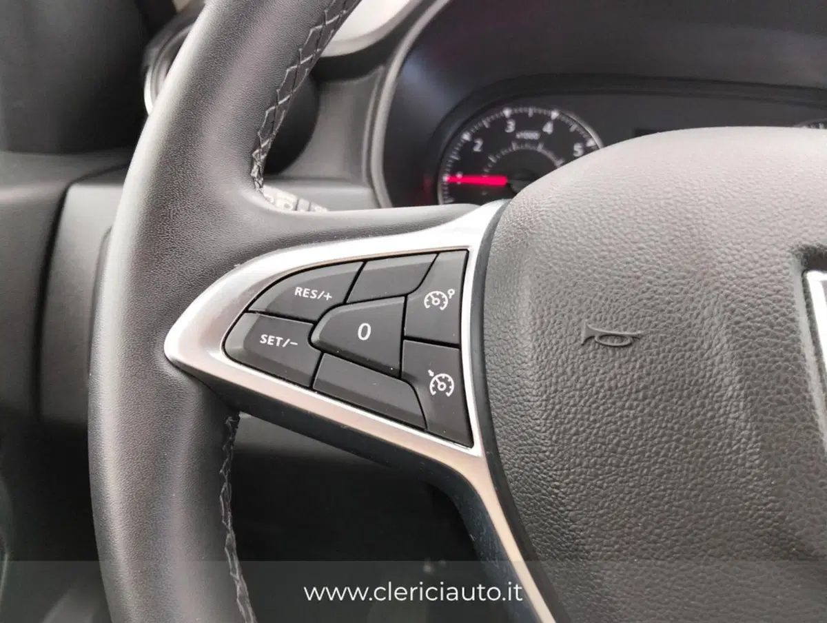 Dacia Duster usata a Como (11)
