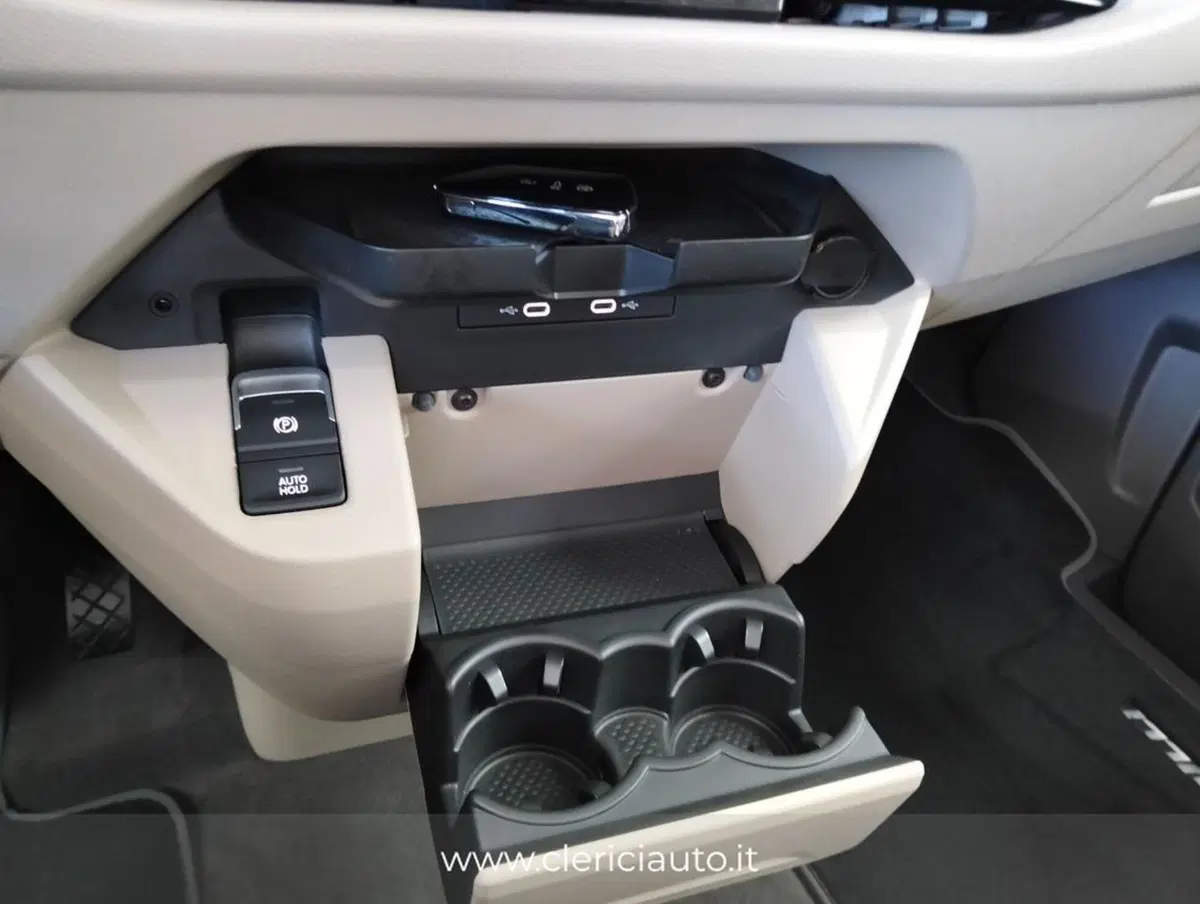 Volkswagen Multivan usata a Como (13)