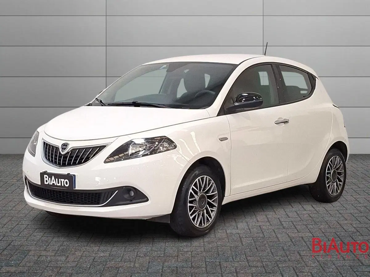 Lancia Ypsilon usata a Firenze