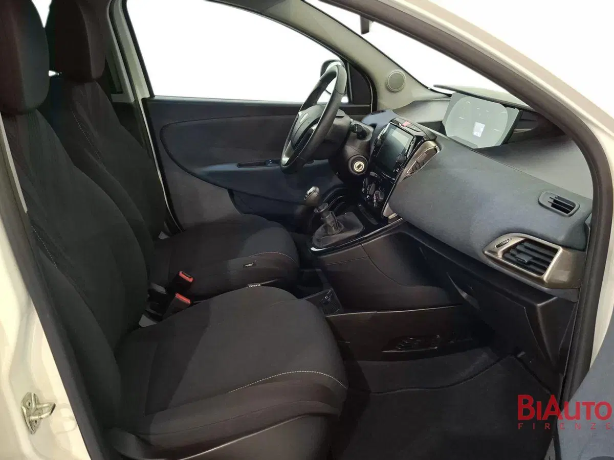 Lancia Ypsilon usata a Firenze (16)