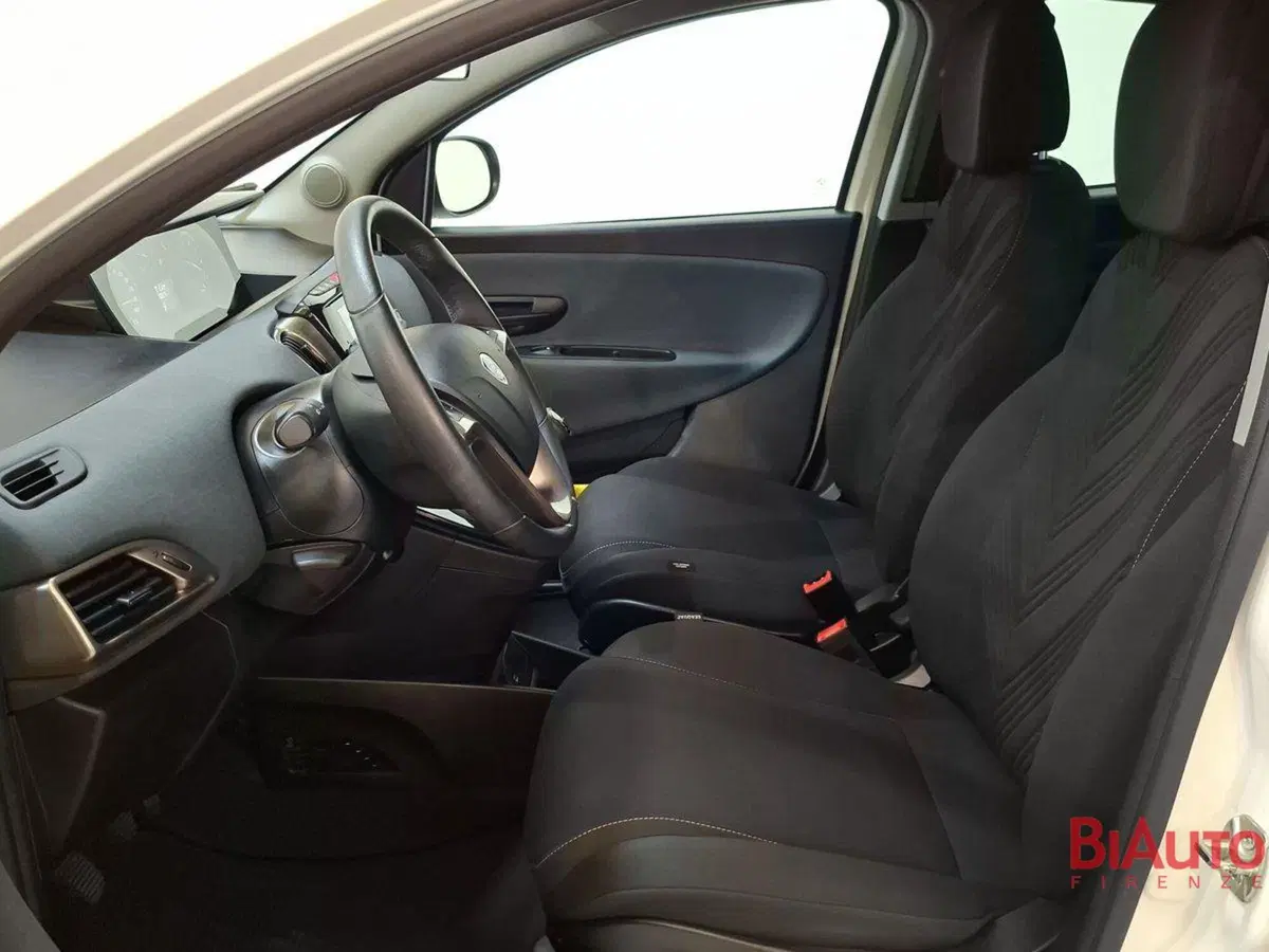 Lancia Ypsilon usata a Firenze (17)