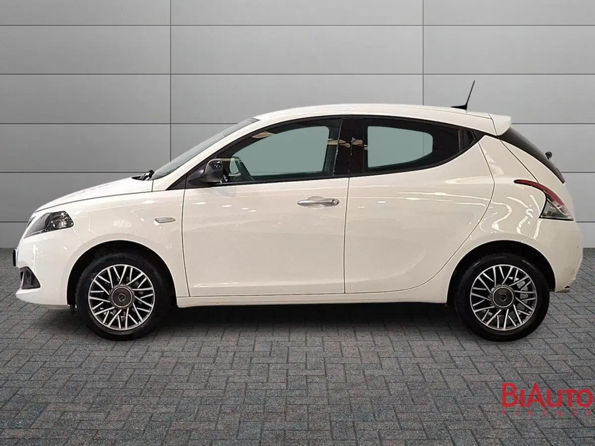 Lancia Ypsilon usata a Firenze (2)