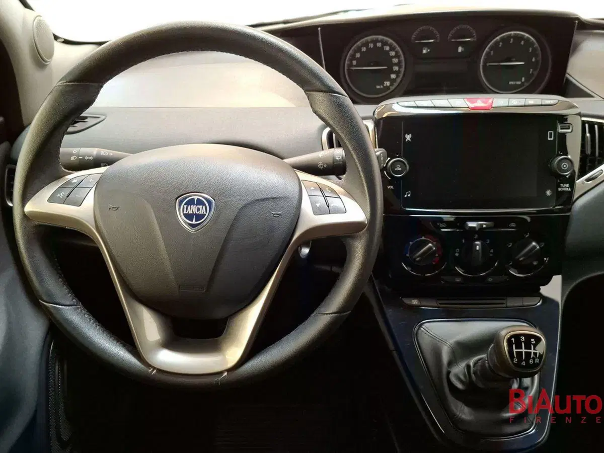 Lancia Ypsilon usata a Firenze (7)